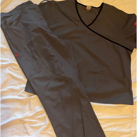 Dickies women gray scrubs 2 short sleeve sets and 1 long sleeve jacket - Picture 1 of 7